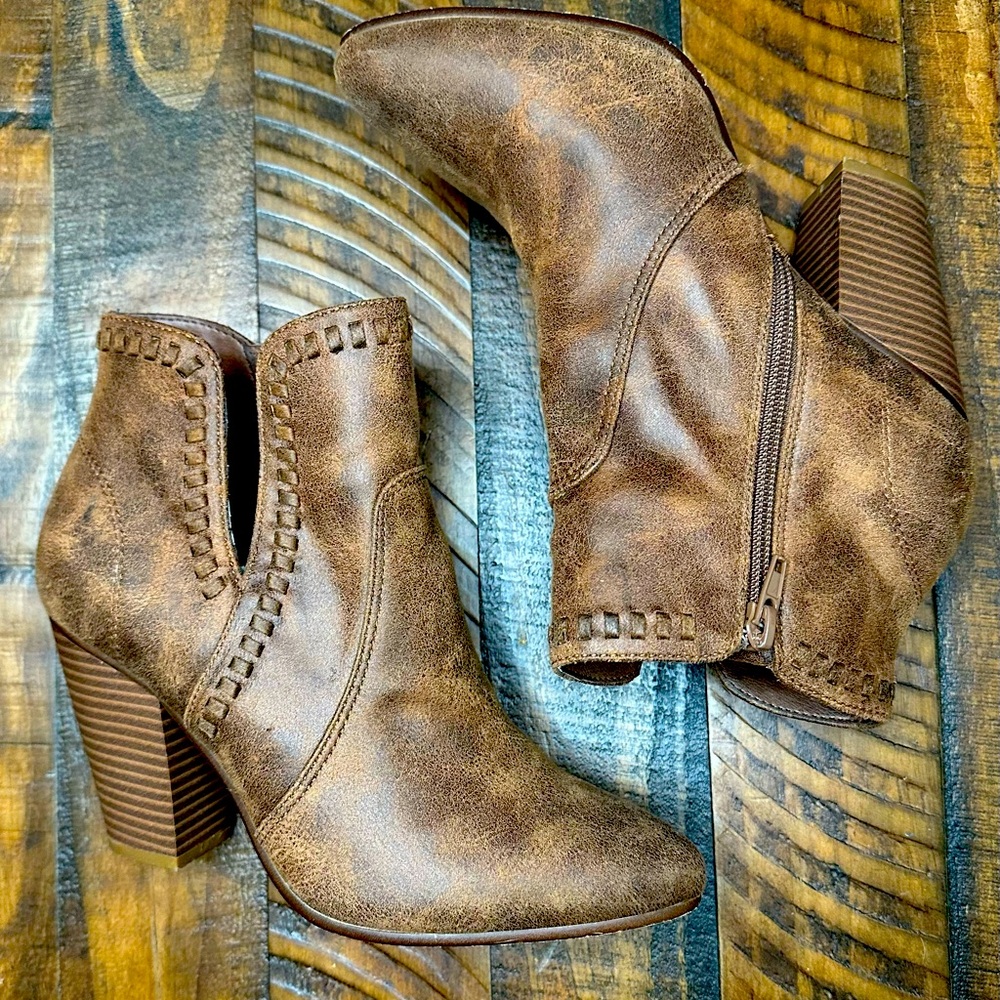 ZiGi girl ankle booties